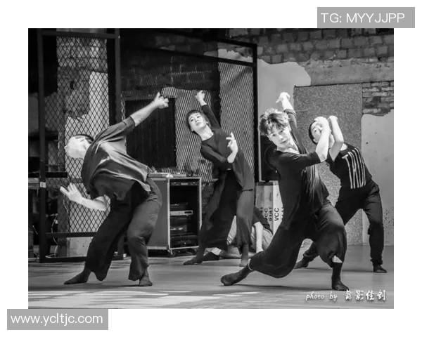 寅子倾情创作足球明星肖像展现运动魅力与艺术灵感的完美结合 寅子倾情创作足球明星肖像展现运动魅力与艺术灵感的完美结合