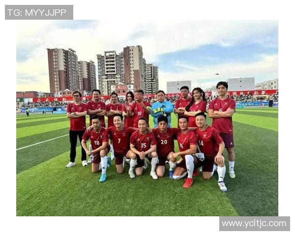 年轻帅气的足球明星们如何在绿茵场上展现魅力与风采