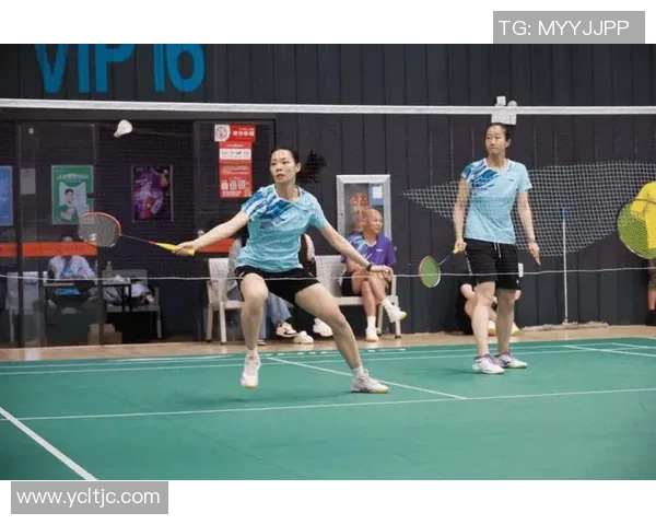 武汉羽毛球队团队协作引发热议球员间默契与配合的争议探讨 武汉羽毛球队团队协作引发热议球员间默契与配合的争议探讨