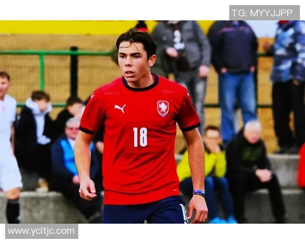 法国最年轻足球明星崭露头角引发全球关注与期待 法国最年轻足球明星崭露头角引发全球关注与期待