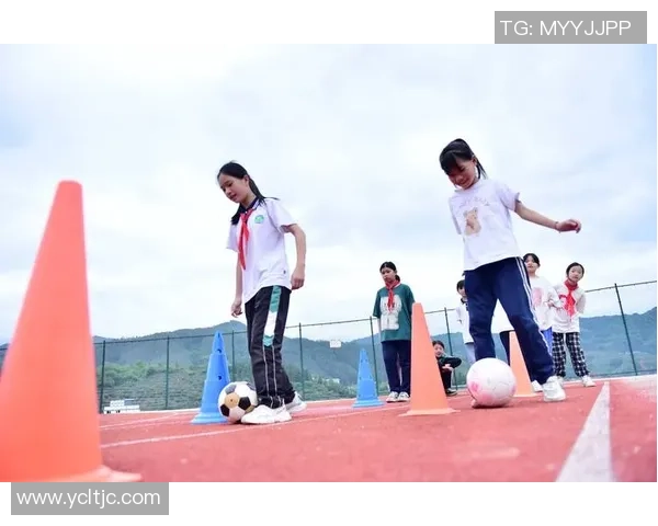 足球明星化妆挑战赛揭秘他们不为人知的另一面与趣味互动 足球明星化妆挑战赛揭秘他们不为人知的另一面与趣味互动