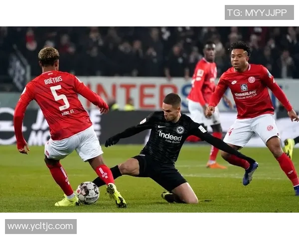 足球明星因伤断腿紧急打石膏重返赛场的艰难历程与心路历程 足球明星因伤断腿紧急打石膏重返赛场的艰难历程与心路历程