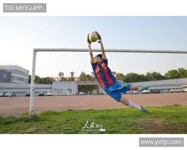 足球明星饮用藿香正气的背后故事与健康启示 足球明星饮用藿香正气的背后故事与健康启示